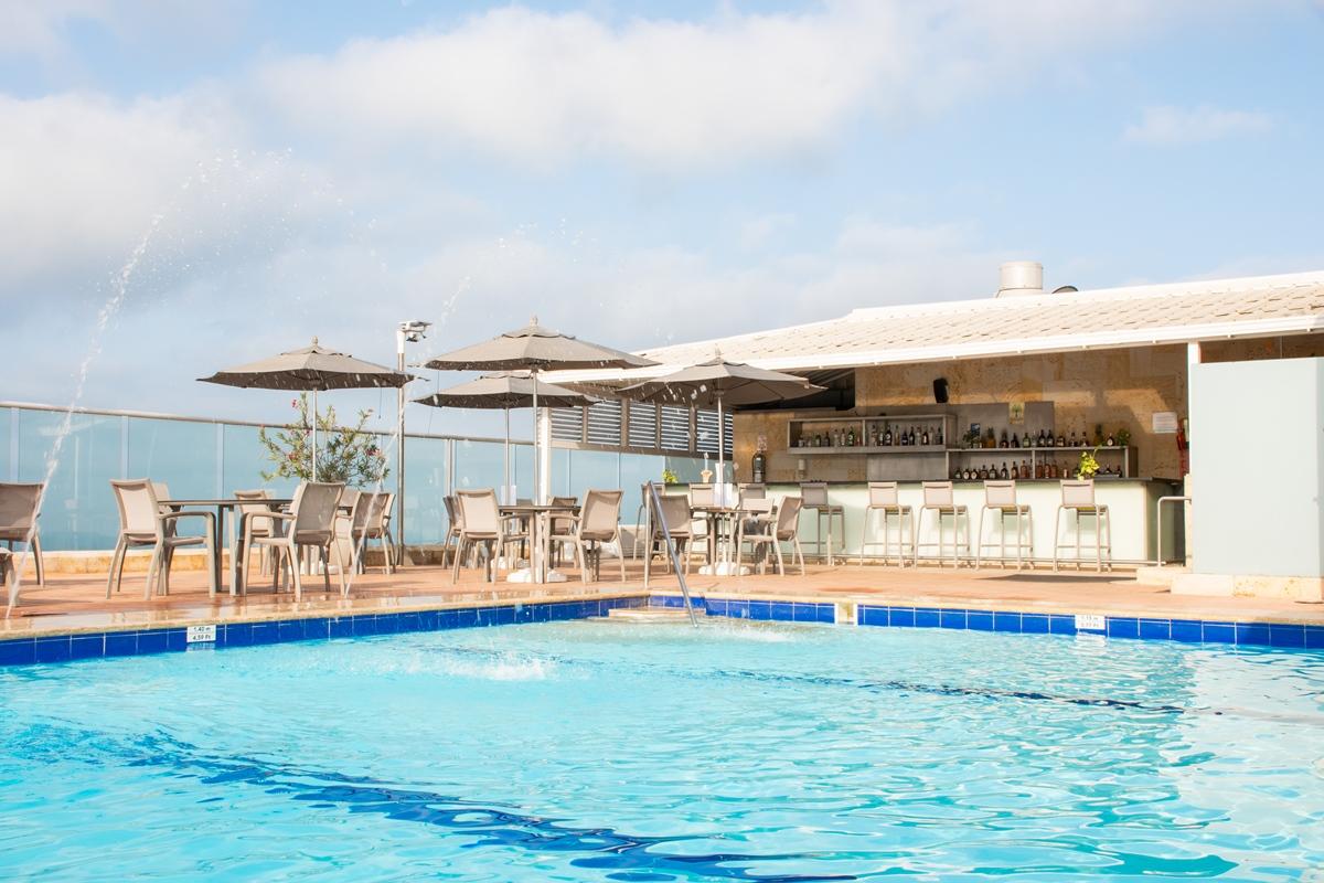 Hotel Capilla Del Mar Cartagena Dış mekan fotoğraf Rooftop pool at the hotel
