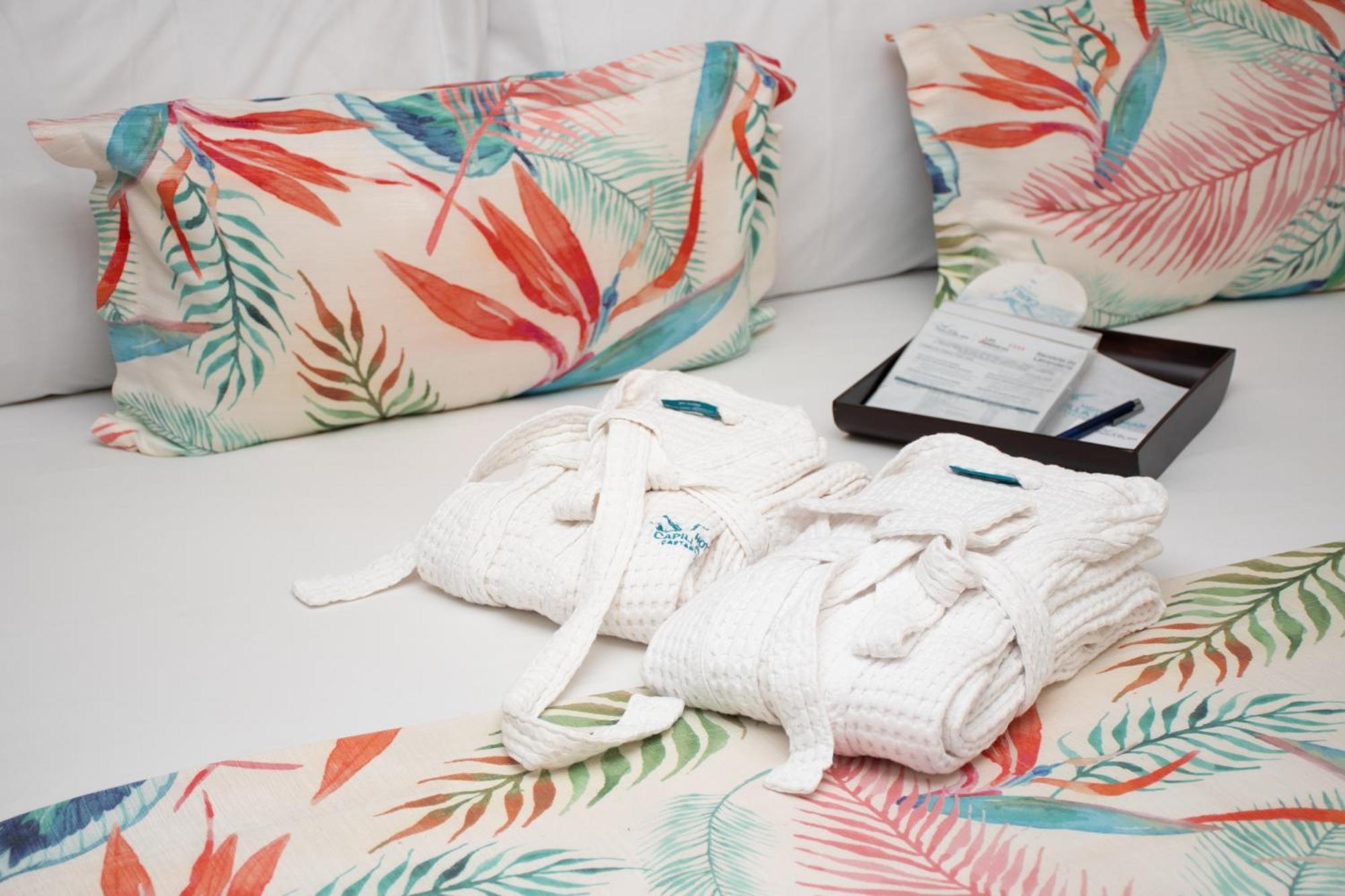 Hotel Capilla Del Mar Cartagena Dış mekan fotoğraf A bathrobe