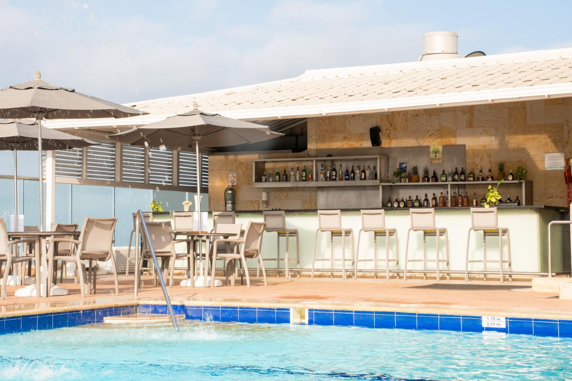 Hotel Capilla Del Mar Cartagena Dış mekan fotoğraf The rooftop pool at the Hilton Tel Aviv