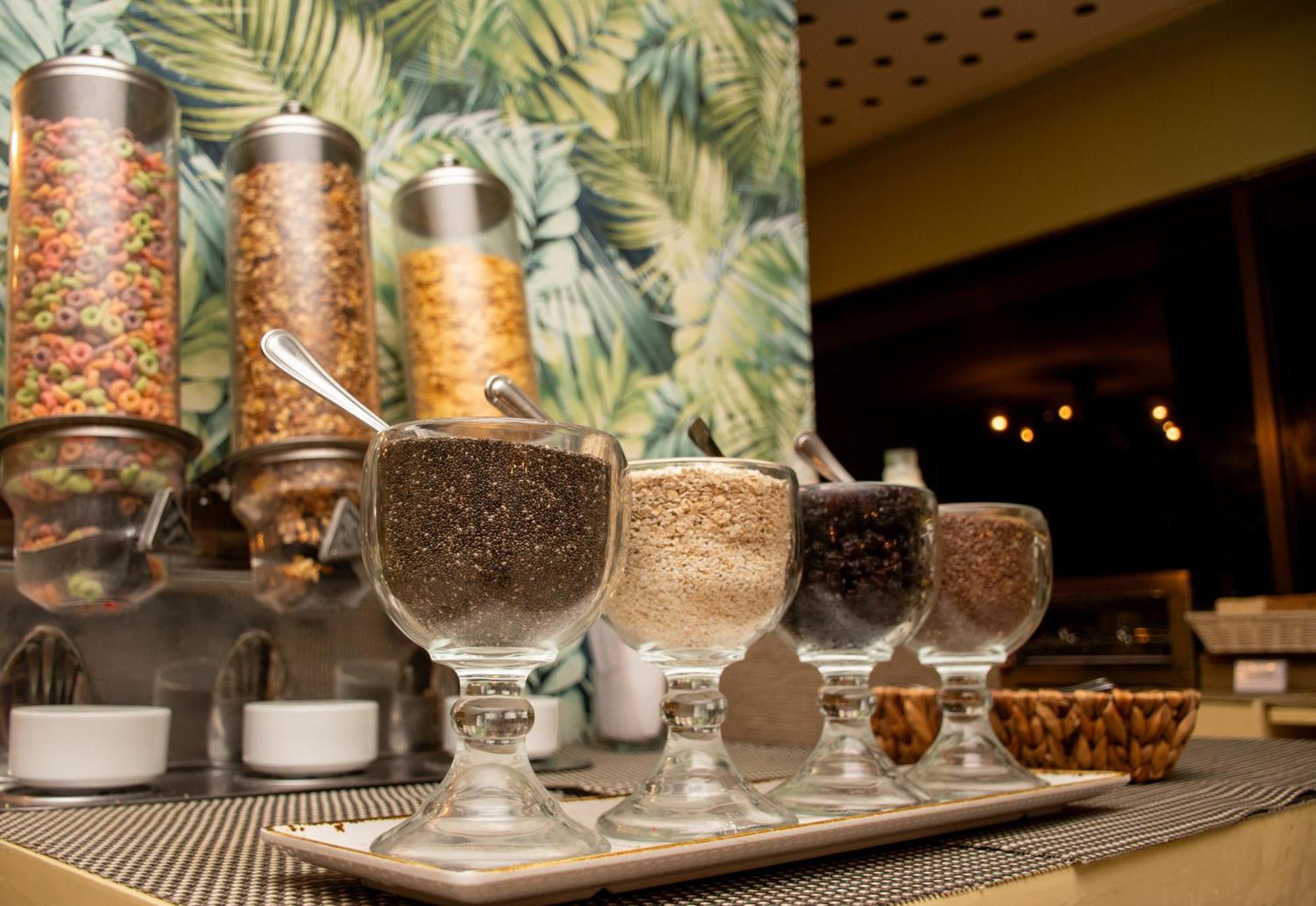 Hotel Capilla Del Mar Cartagena Dış mekan fotoğraf A selection of spices at a restaurant