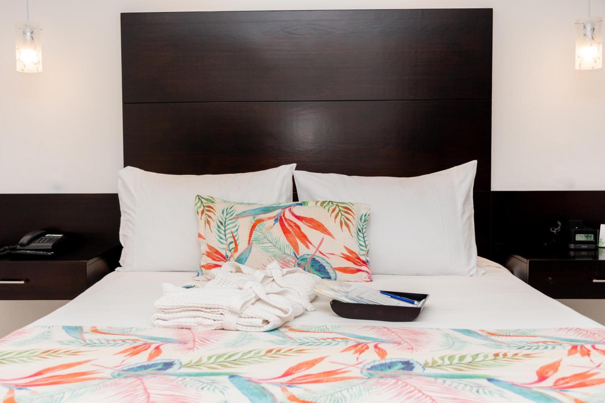 Hotel Capilla Del Mar Cartagena Dış mekan fotoğraf A bed with a headboard